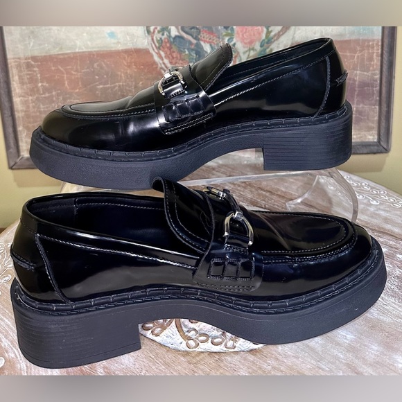 EUC ZARA Chunky Sole Loafer with Silver-Tone Hardware. Size 38/7.5 - Picture 4 of 15